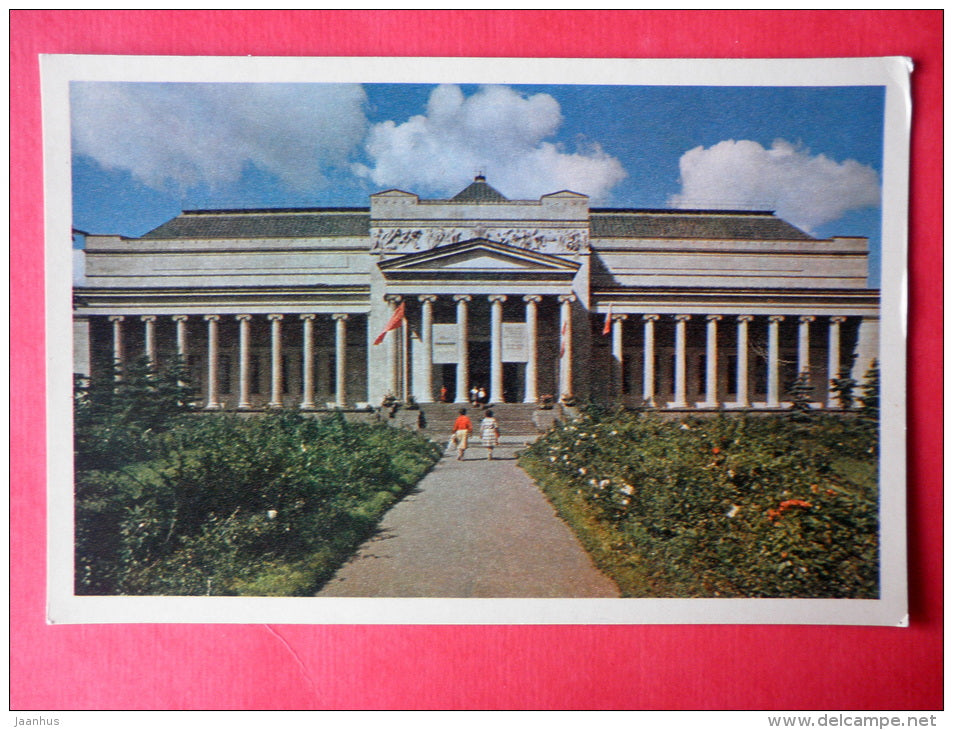 Pushkin Museum of Fine Arts - Moscow - old postcard - Russia USSR - used - JH Postcards