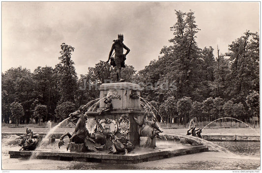 fountain Neptunus - fountains - Petrodvorets - 1967 - Russia USSR - unused - JH Postcards