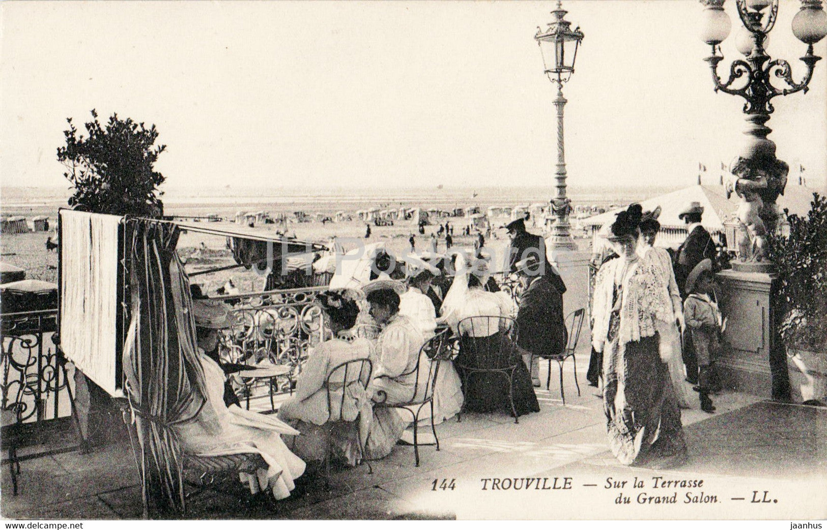 Trouville - Sur la Terrasse du Grand Salon - 144 - old postcard - France - unused - JH Postcards