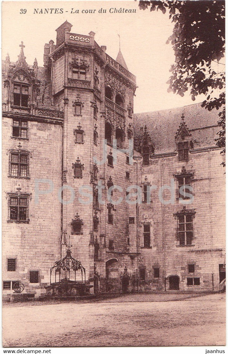 Nantes - La cour du Chateau - castle - 39 - old postcard - France - unused - JH Postcards