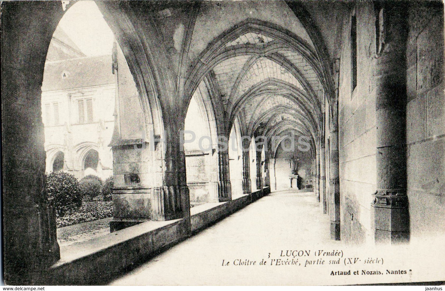 Lucon - Le Cloitre de l'Eveche - partie Sud - 3 - old postcard - France - unused - JH Postcards