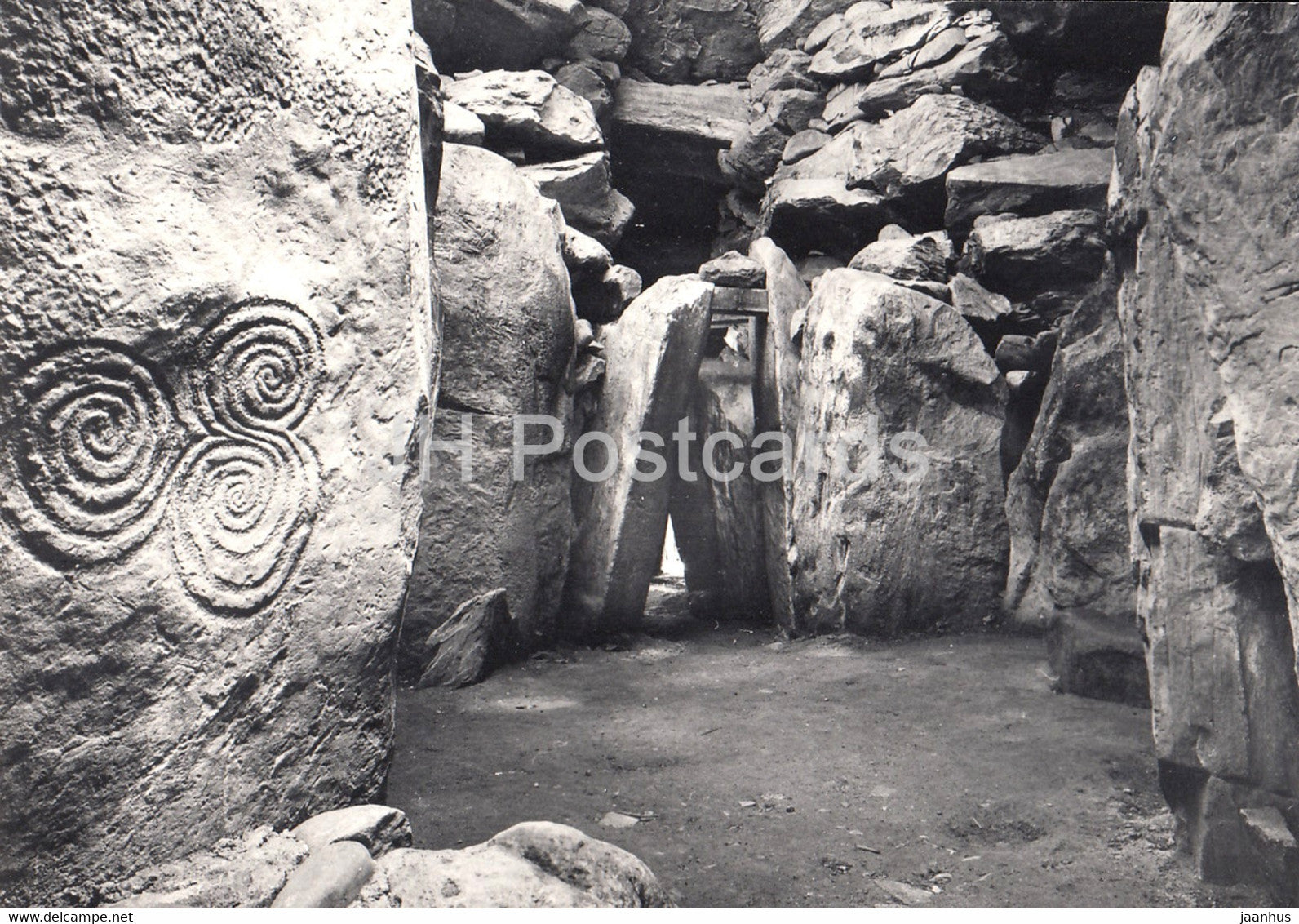 Triple Spiral and Inerior - Newgrange - Meath - Ireland - unused - JH Postcards