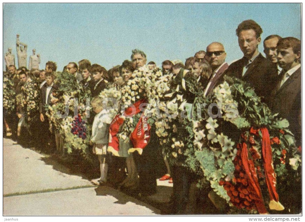 On the Commemoration day of the victims of fascism - Salaspils Memorial Ensemble - old postcard - Latvia USSR - unused - JH Postcards
