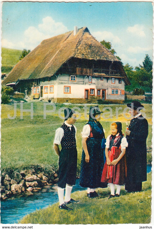 Trachtengruppe und Bauernhof in Lauterbach im Schwarzwald - Trachten - folk costumes - 1962 - Germany - used - JH Postcards