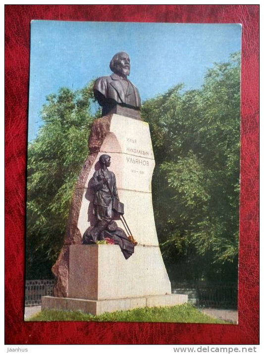 Ulyanovsk - monument to Ulyanov - 1971 - Russia - USSR - unused - JH Postcards