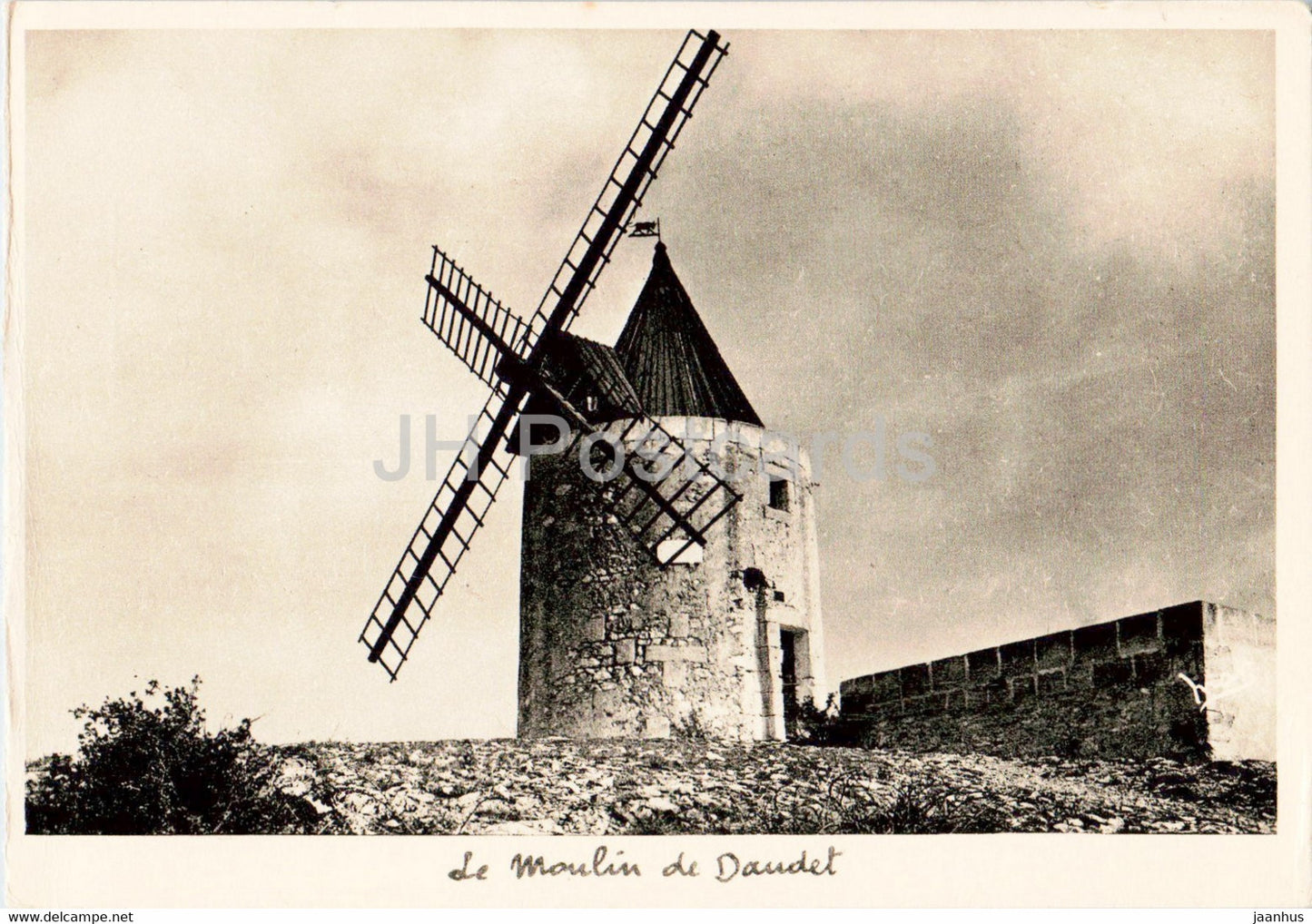 Le Moulin de Daudet - La Provence Romaine - windmill - old postcard - France - unused - JH Postcards