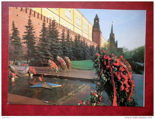 The Tomb of the Unknown Soldier by the Kremlin Wall  - The Moscow Kremlin - Moscow - 1980 - Russia USSR - unused - JH Postcards