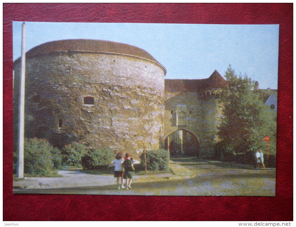 gate of the Suur Rannavärav  with the cannon tower Paks Margareeta - Old Town - Tallinn - 1972 - Estonia USSR - unused - JH Postcards