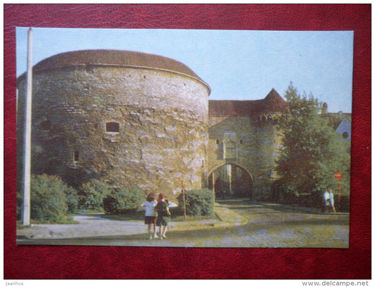 gate of the Suur Rannavärav  with the cannon tower Paks Margareeta - Old Town - Tallinn - 1972 - Estonia USSR - unused - JH Postcards