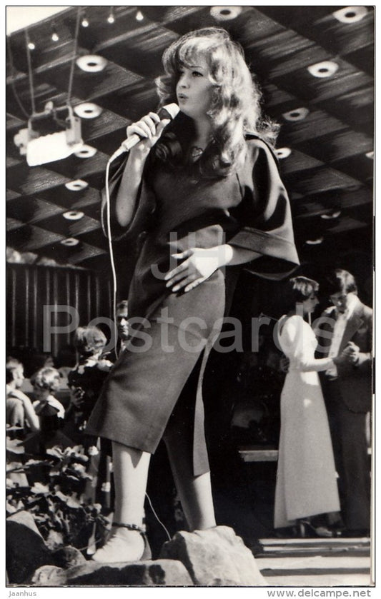 5 - Russian singer Alla Pugacheva in Mosfilm movie A Woman Who Sings - 1984 - Russia USSR - unused - JH Postcards