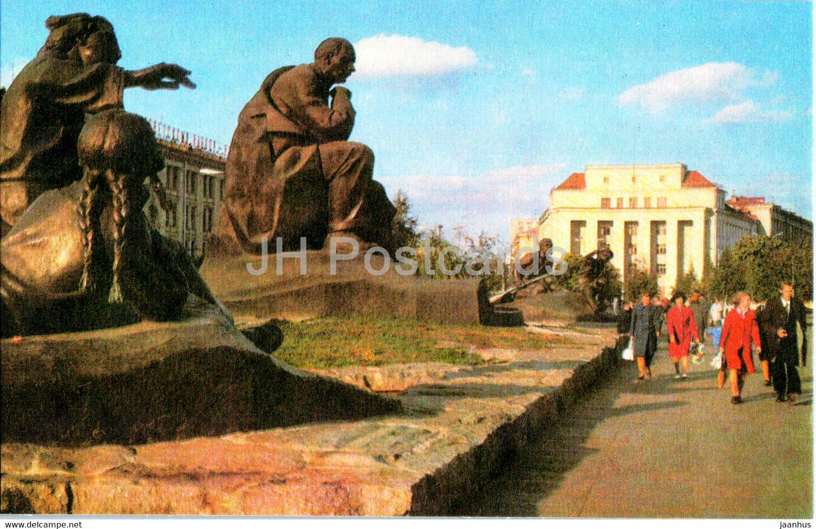 Minsk - monument to Belarus poet Yakub Kolas - 1977 - Belarus USSR - unused - JH Postcards