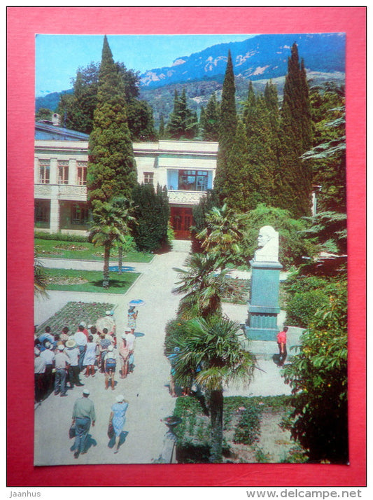 Entrance to the parterre of garden - Lenin - Nikitsky Botanical Garden - Yalta - Crimea - 1972 - Ukraine USSR - unused - JH Postcards
