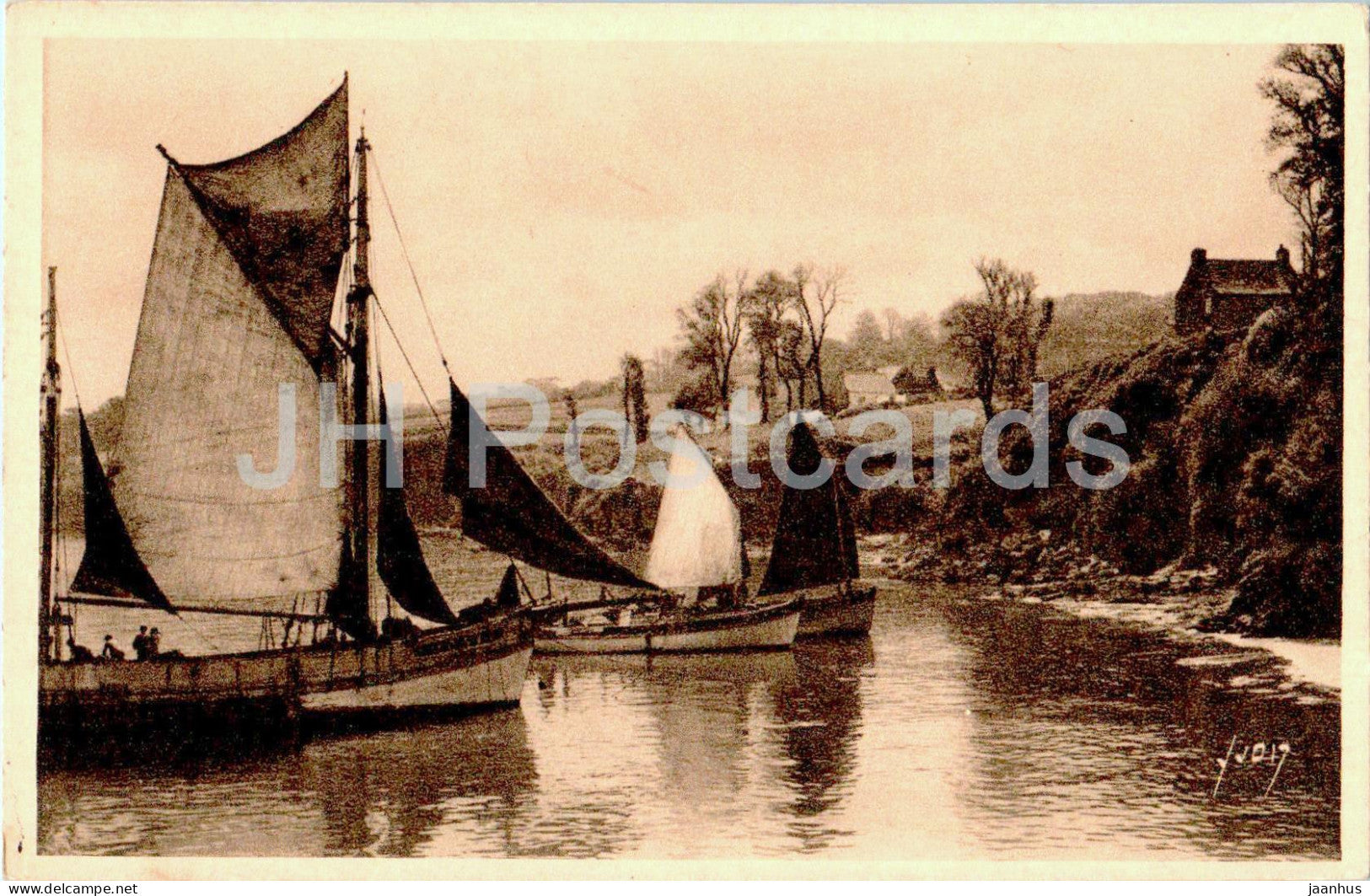 Douarnenez - Bateaux de Peche dans le Port - boat - ship - 19 - old postcard - France - unused - JH Postcards