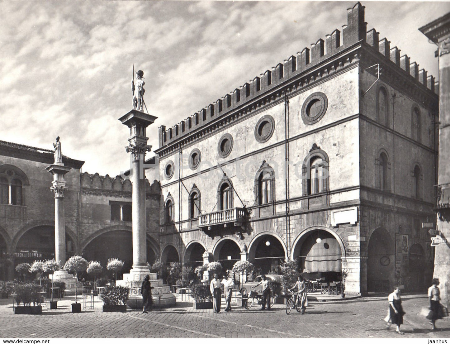 Ravenna - Piazza del Popolo - People square - old postcard - 1958 - Italy - used - JH Postcards