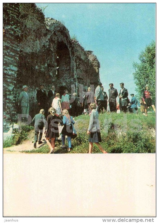 At the walls of the cidadel - Hero Fortress - Brest - 1969 - Belarus USSR - unused - JH Postcards
