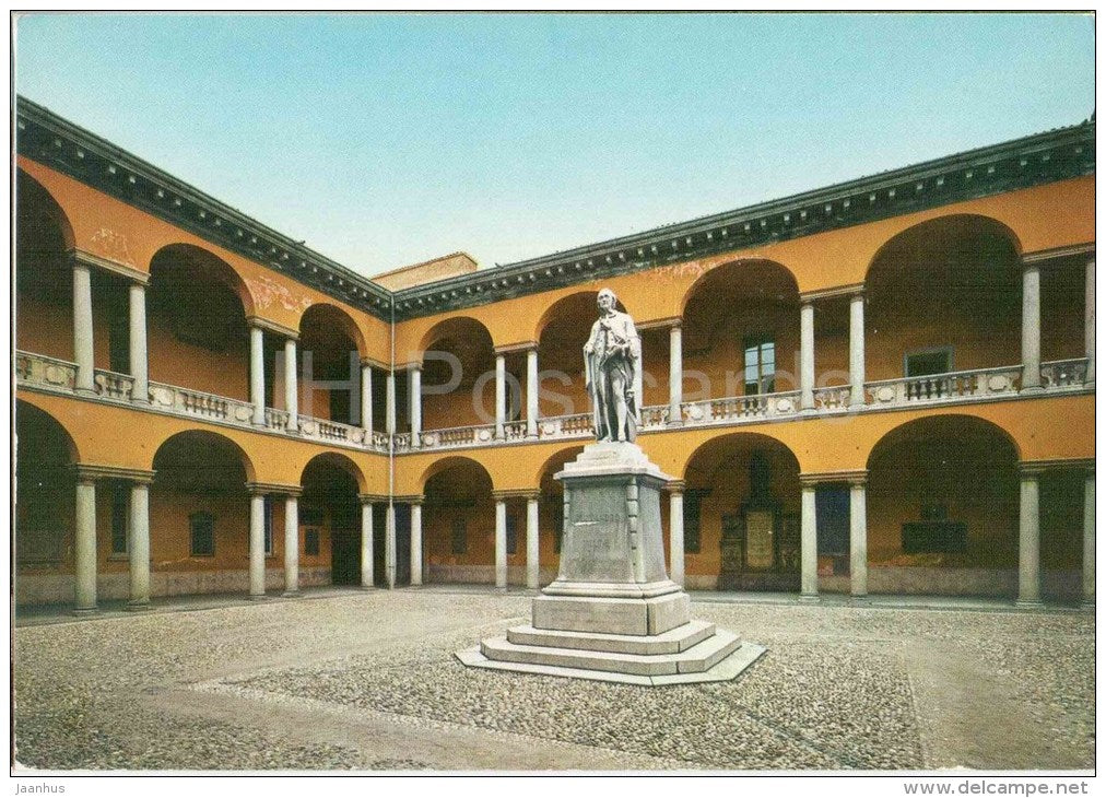 Cortile dell´Universita - The Court of the University - Pavia - Lombardia - 83 - Italia - Italy - unused - JH Postcards