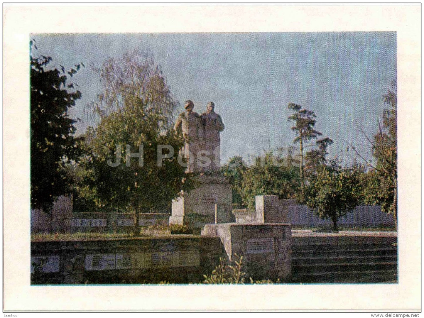 monument at the fraternal cemetery in Zvartava - Latvian Rifle Division - WWII - Latvia USSR - unused - JH Postcards