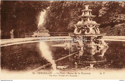 Versailles - Le Parc - Bassin de la Pyramide - 38 - old postcard - France - unused - JH Postcards