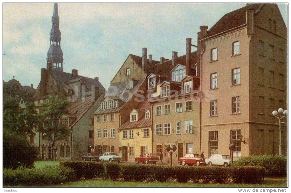 residential quarters in Meistaru street - car Volga , Moskvitch - Old Town - Riga - 1973 - Latvia USSR - unused - JH Postcards