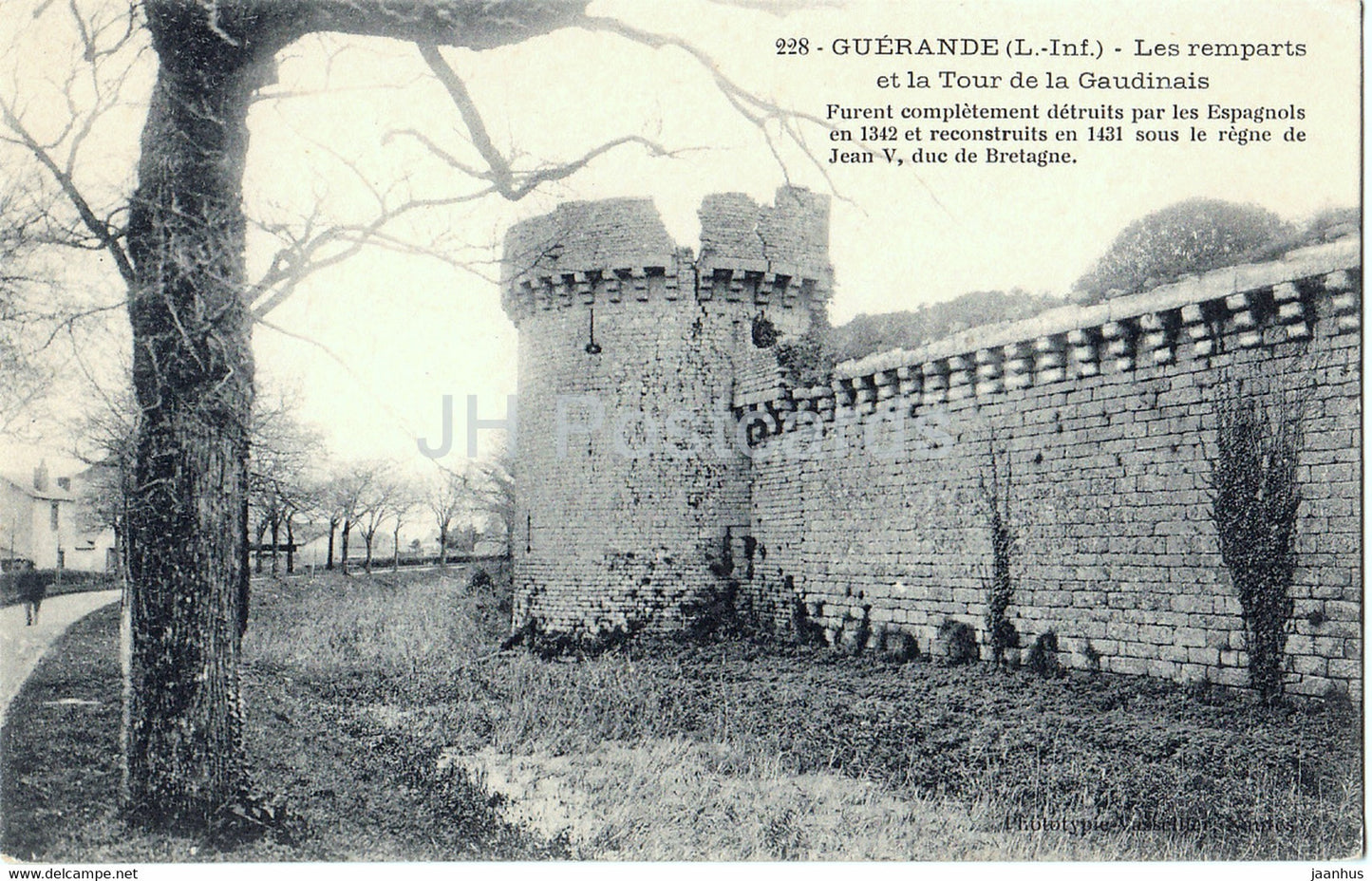 Guerande - Les remparts et la Tour de la Gaudinais - 228 - old postcard - France - unused - JH Postcards