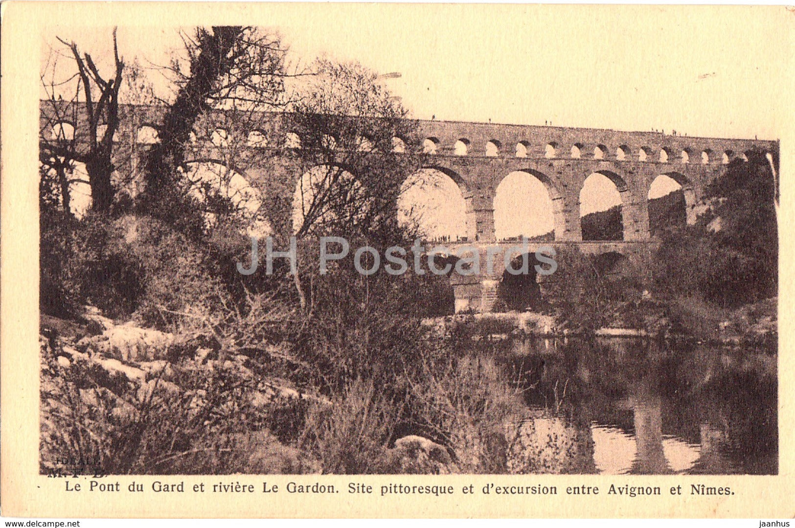 Le Pont du Gard - et riviere LE Gardon - Site Pittoresque - bridge - old postcard - 1930 - France - used - JH Postcards
