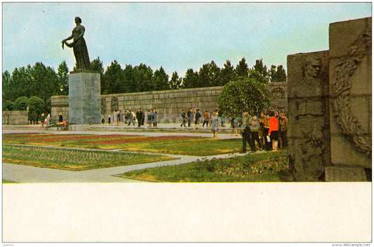 A Memorial Complex , Monument to Heroic Defenders of Leningrad - St. Petersburg - 1970 - Russia USSR - unused - JH Postcards