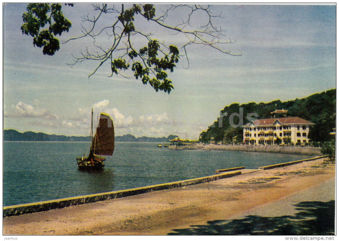 Bai Chay seashore - sailing boat - Halong and Environs - old postcard - Vietnam - unused - JH Postcards