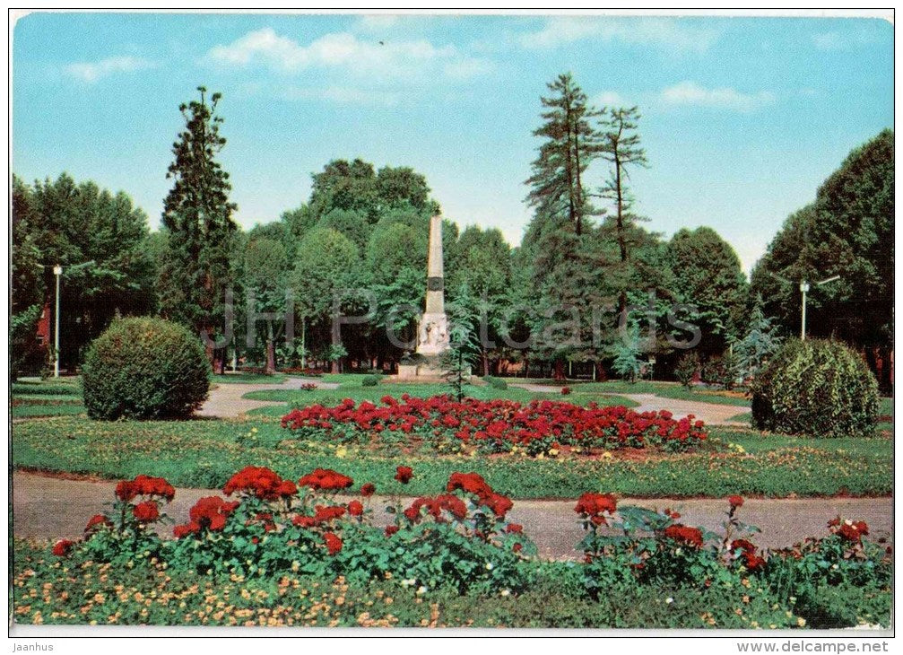 Piazza Duomo e Giardini Pubblici - cathedral square and public gardens - Vercelli - Piemonte - 5 - Italia - Italy - used - JH Postcards