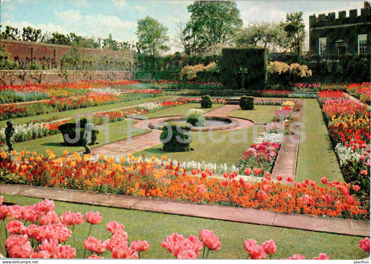 Hampton Court Palace - The Pond Garden - Middlesex - P25 - England - United Kingdom - unused - JH Postcards