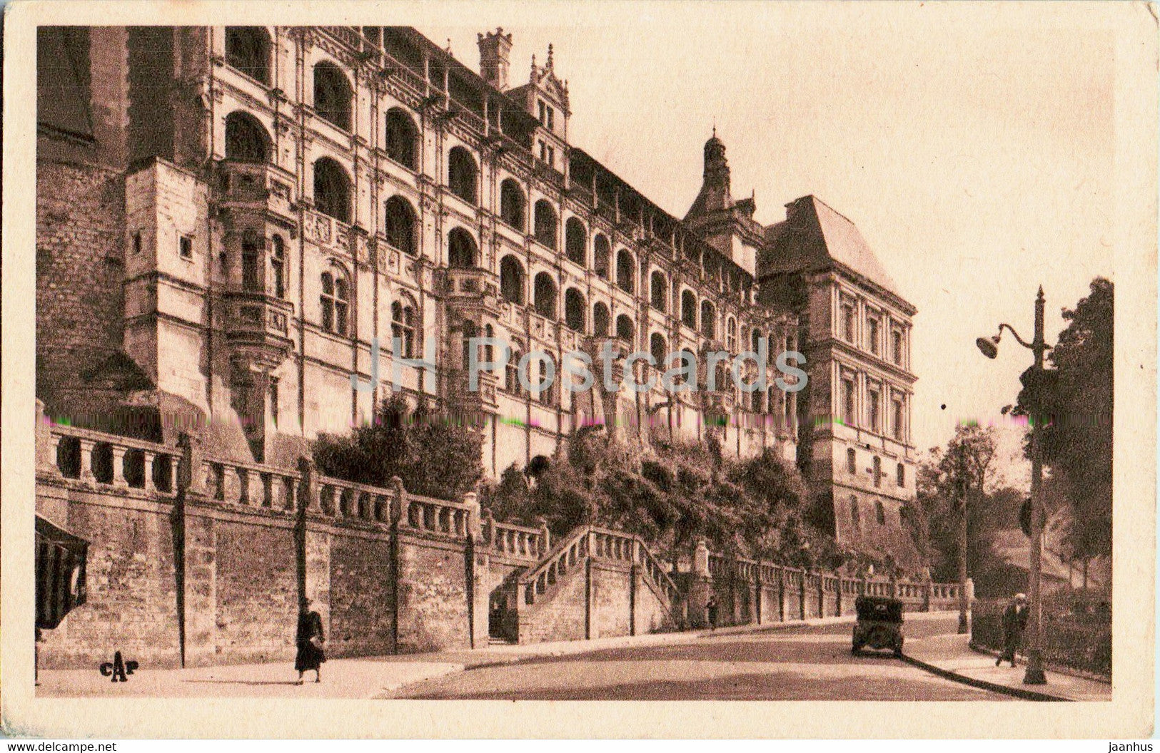 Blois - Le Chateau - Facade Francois I - 232 - castle - old postcard - France - unused - JH Postcards