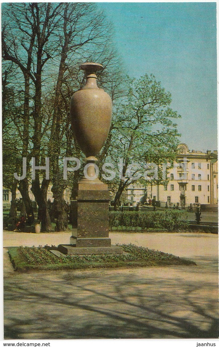 Leningrad - St- Petersburg - Summer Gardens - The Alvdalen porphyry vase - 1971 - Russia USSR - unused - JH Postcards