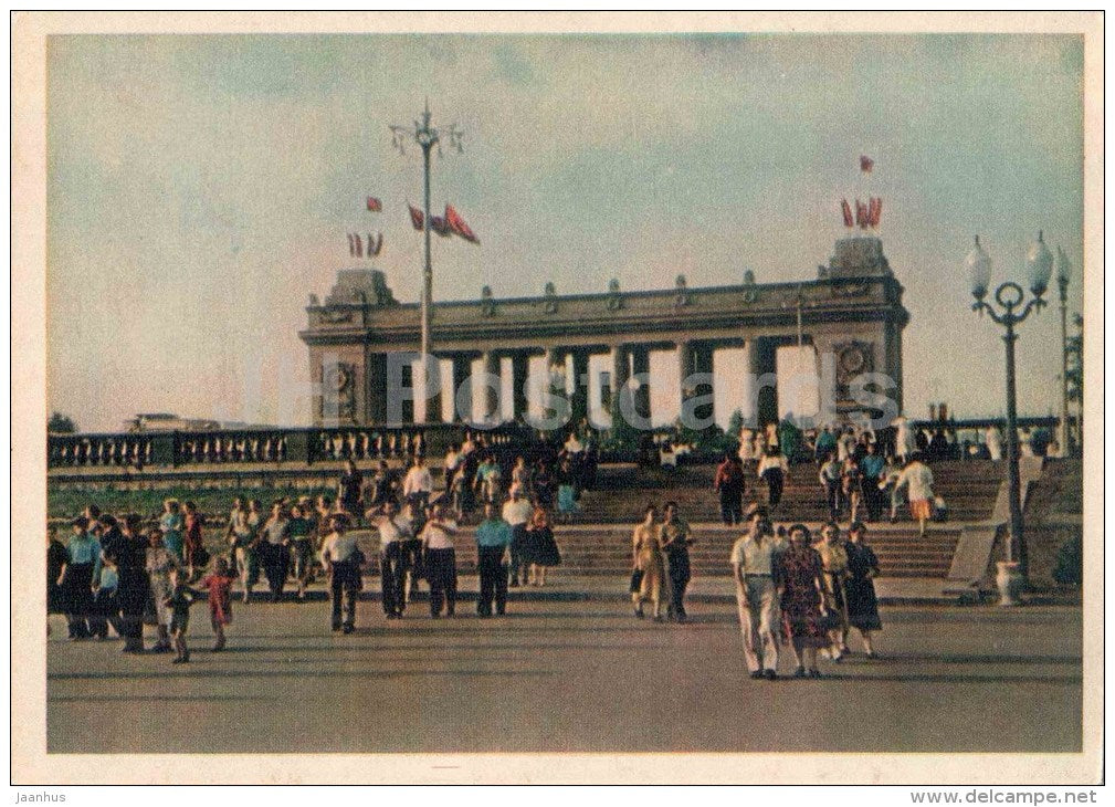 Entrance to the Gorky park - Moscow - 1957 - Russia USSR - unused - JH Postcards