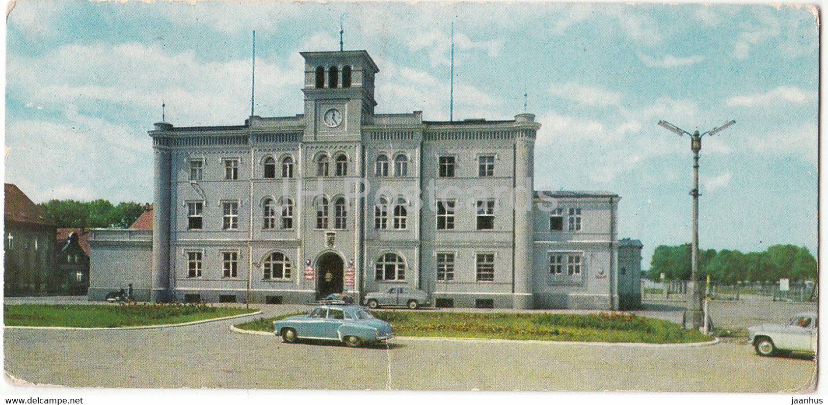 Skwierzyna - Towh Hall - old cars - mini format card - 1972 - Poland - used - JH Postcards