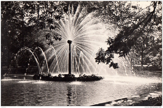 fountain Sun - fountains - Petrodvorets - 1967 - Russia USSR - unused - JH Postcards