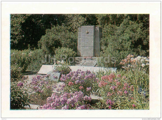 monument at the fraternal cemetery in Mezare - Latvian Rifle Division - WWII - Latvia USSR - unused - JH Postcards