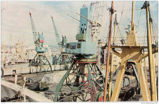 the commercial sea port - crane - Murmansk - 1970 - Russia USSR - unused - JH Postcards