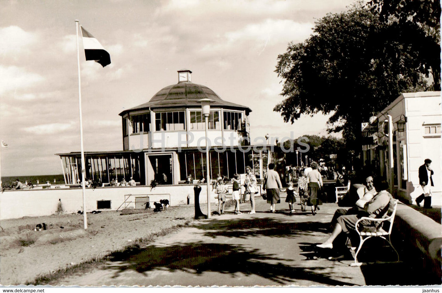 Ostseeheilbad Niendorf - Strandpromenade mit Meerwassertrinkanlage - old postcard - Germany - unused - JH Postcards