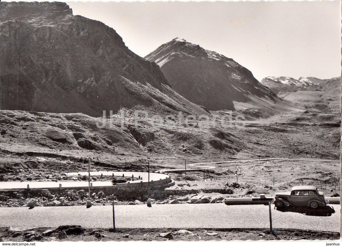 Die Julier Strasse zwischen Hospiz u Bivio mit P. Roccabella - old car - Switzerland - unused - JH Postcards