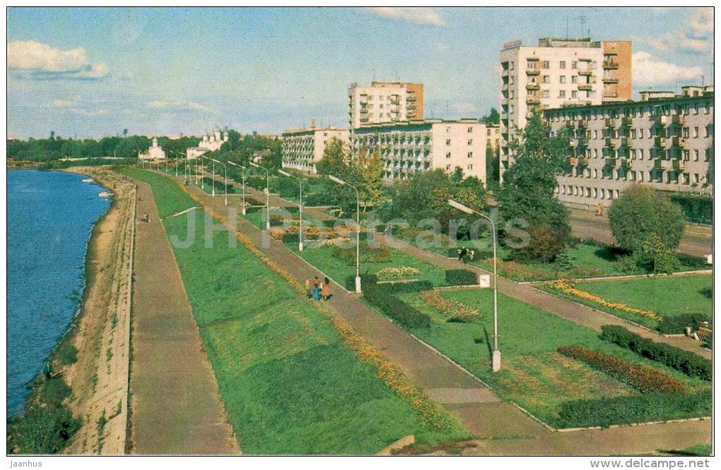Alexander Nevsky Embankment on the Commercial side - Novgorod - 1982 - Russia USSR - unused - JH Postcards