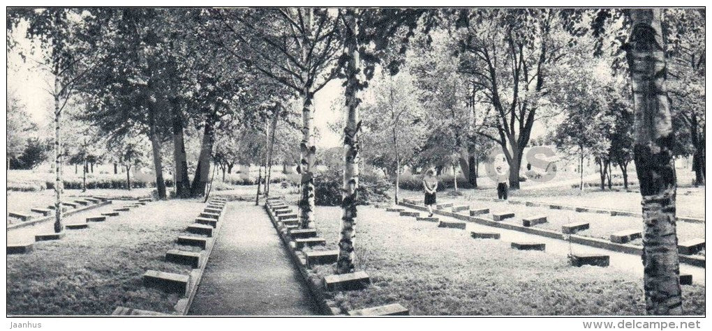 Soldier´s Graves - Piskaryovskoye Memorial Cemetery - Leningrad - 1967 - Russia USSR - unused - JH Postcards