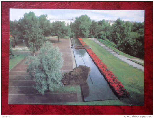 Memorial mass grave and the grave of the unknown soldier - Petrozavodsk - 1988 - Russia USSR - unused - JH Postcards