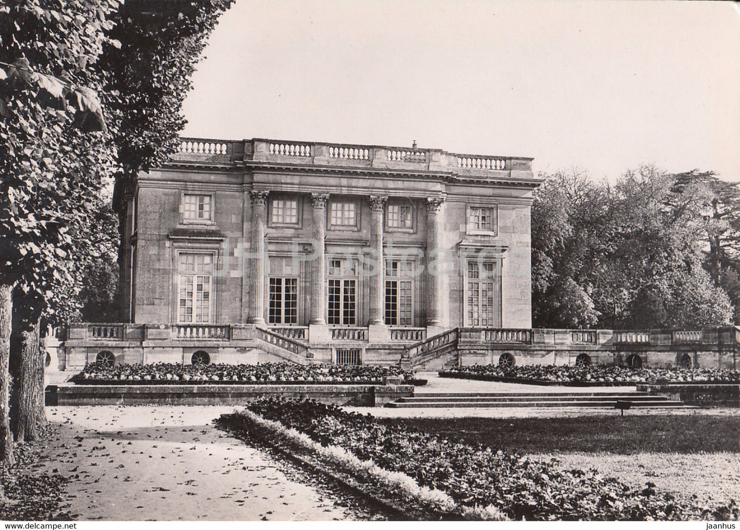 Versailles - Le Petit Trianon - France - unused - JH Postcards