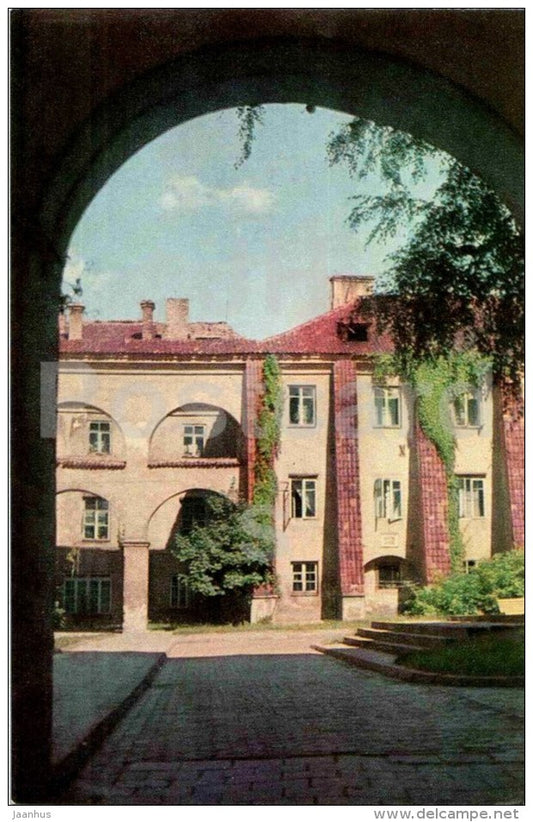 Stuoka Guceviciaus court-yard of  the State University - Vilnius - 1969 - Lithuania USSR - unused - JH Postcards