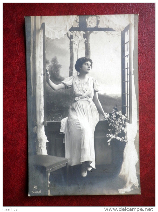 lady - flowers - window - RPH 5641/6 - old postcard - circulated in Estonia 1919 - used - JH Postcards