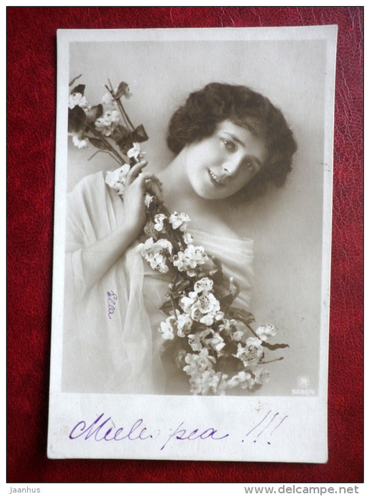 woman with flowers  - 5590/4 - circulated in 1920 - Estonia - used - JH Postcards