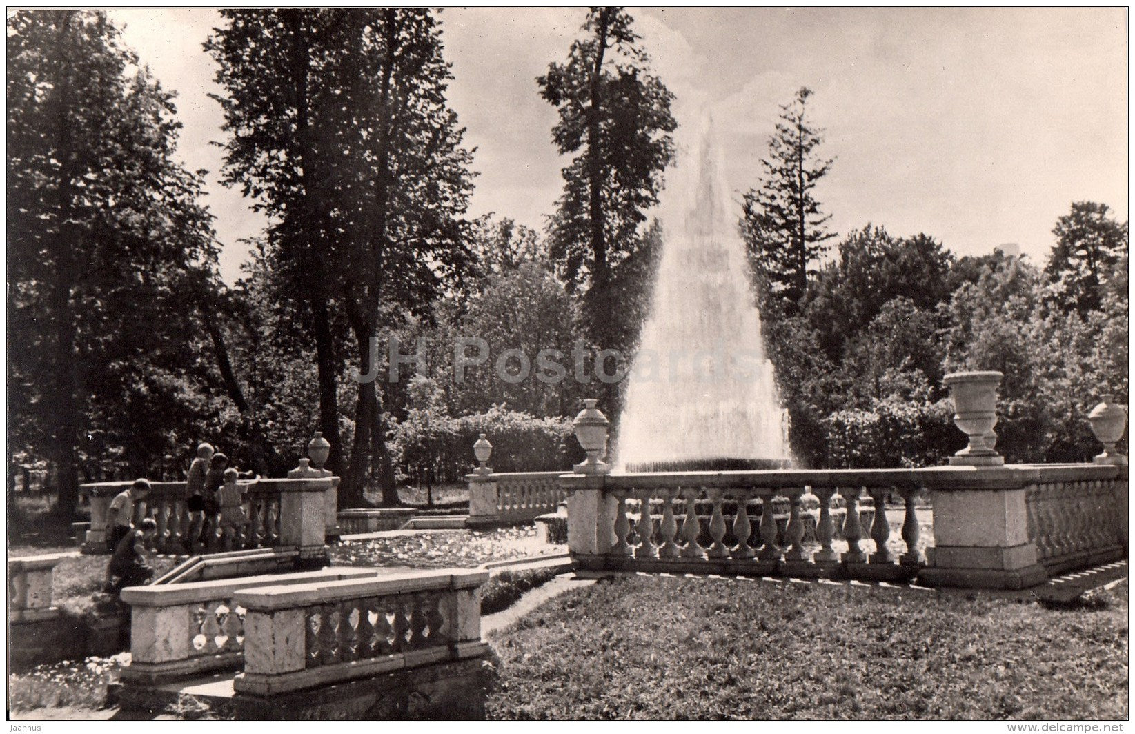 fountain Pyramid - fountains - Petrodvorets - 1967 - Russia USSR - unused - JH Postcards