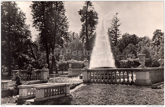 fountain Pyramid - fountains - Petrodvorets - 1967 - Russia USSR - unused - JH Postcards