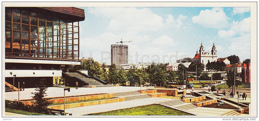 On the Square at the Theatre - Vilnius - Lithuania USSR - 1979 - unused - JH Postcards