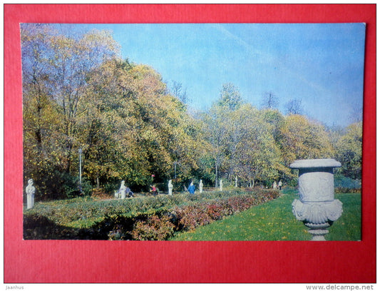 The Park . the Park`s Parterre with 18th century italian Sculptures  - Ostankino - 1976 - Russia USSR - unused - JH Postcards