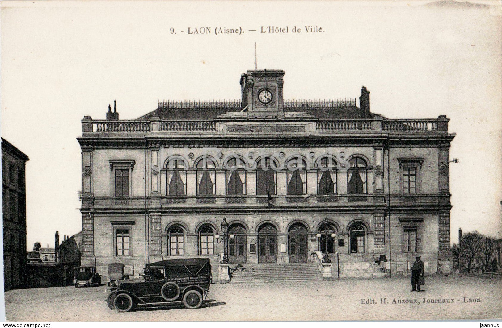 Laon - L'Hotel de Ville - old car - 9 - old postcard - France - unused - JH Postcards